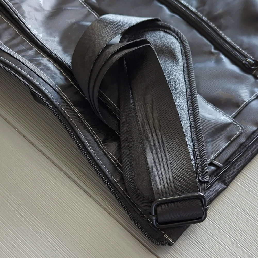NWOT Draftkings DK Logo Men's Black Expandable Multi Compartment Travel Tote